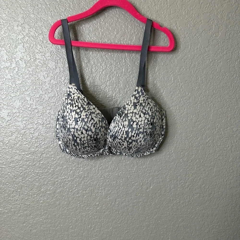 Victoria’s Secret plunge Fabulous Bra size 32 DD